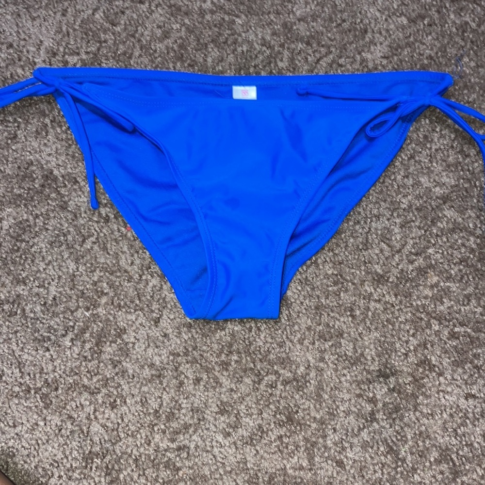 Bathing suit - Picture 2 of 4